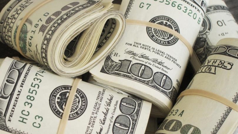 الدولار يتراجع لأدنى مستوى في 6 أسابيع