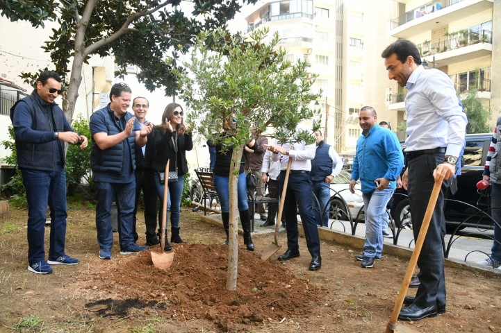شبيب زرع شجرة زيتون في حديقة الشهيد فرنسوا الحاج: بيروت ستكون حديقة واحدة