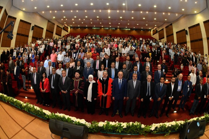 "كلية التكنولوجيا" خرّجت دفعة من طلابها برعاية الرئيس الحريري