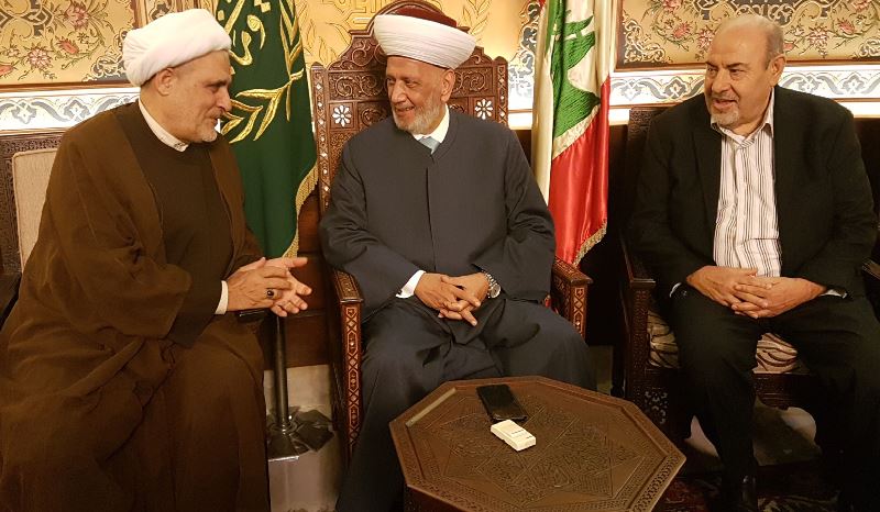 دريان استقبل مهنئين بعودته من الحج وتلقى دعوة لحضور مهرجان بذكرى اخفاء الصدر