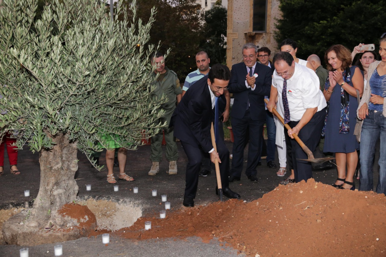 شبيب افتتح معرض السلام وعرض في لقاء حواري مشاريع بيئية وتنموية