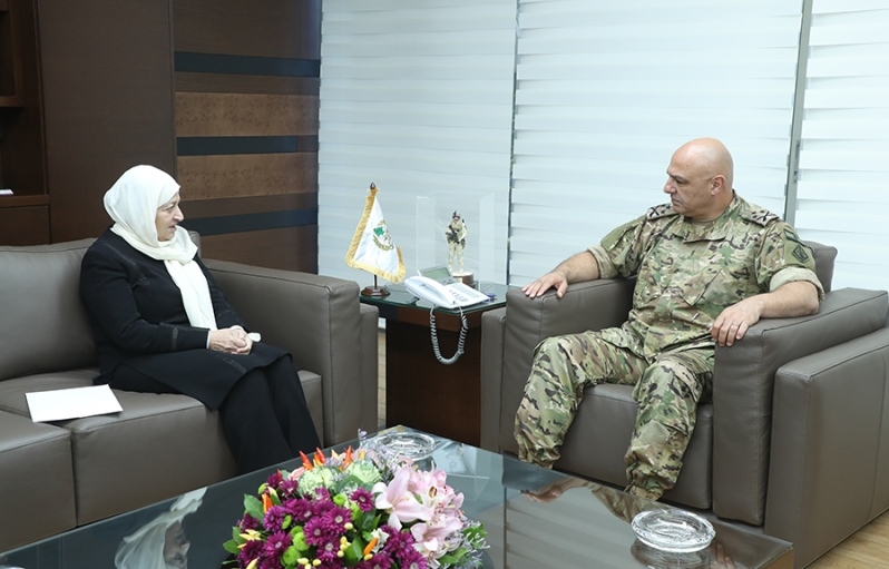 قائد الجيش استقبل بهية الحريري