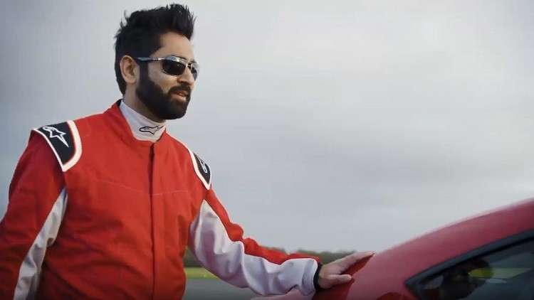 بالفيديو: سائق أعمى يصنع التاريخ في مضمار لاختبار السيارات!