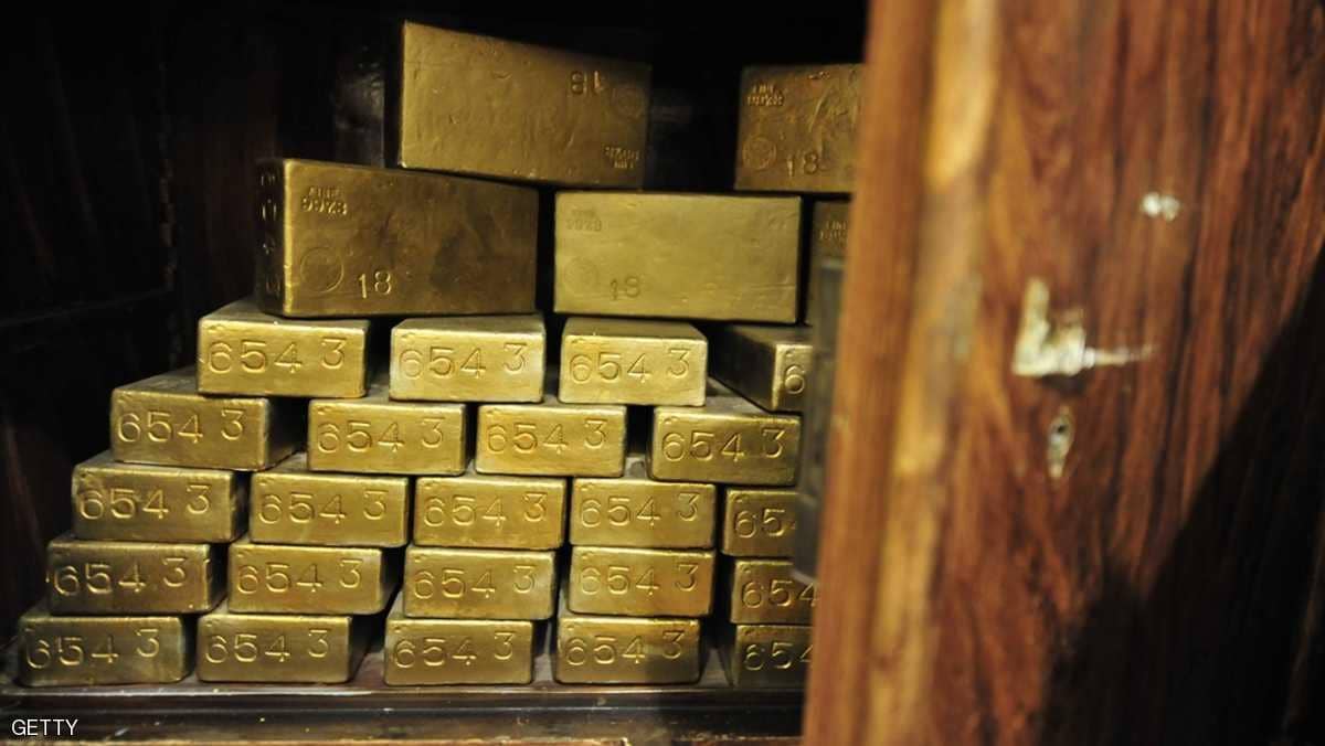 الذهب يتراجع مع انحسار تأثير هبوط الدولار