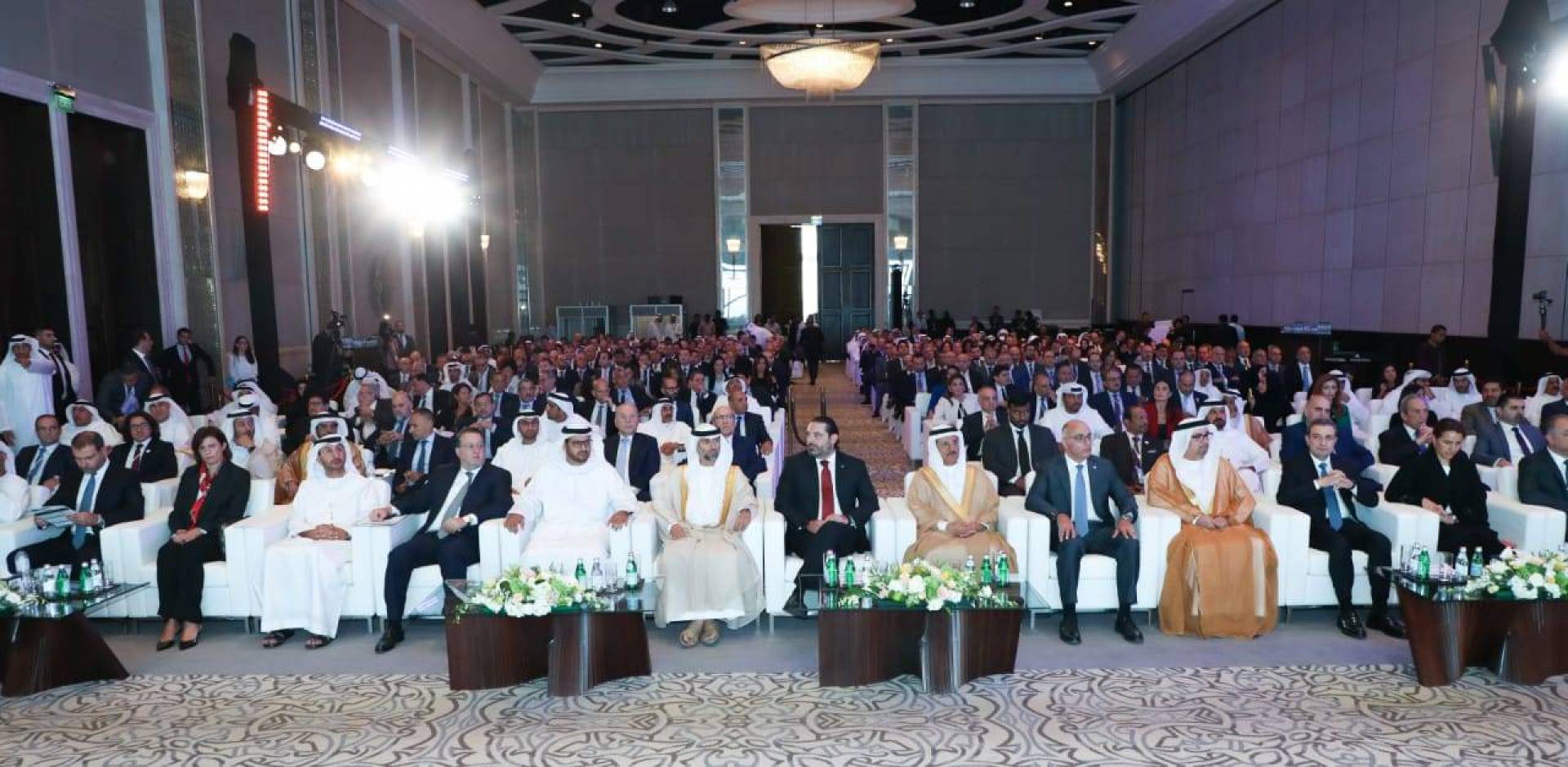 الحريري يتمنى على الإماراتيين الاستثمار في مشاريع "سيدر"