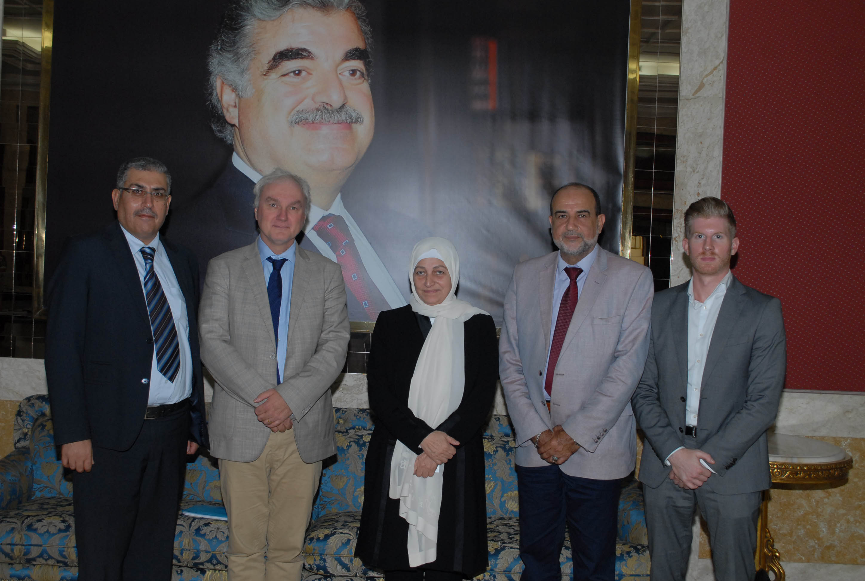 الحريري تشاورت هاتفيا مع الرئيس أبو مازن  في أزمة الوكالة ...    مدير الأنروا من مجدليون:  قد نضطر لتأجيل العام الدراسي اذا لم يسد عجز المائة مليون