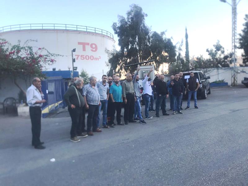 اصحاب محطات الوقود اقفلوا ابواب شركات تسليم المحروقات مطالبين الدفع بالليرة اللبنانية
