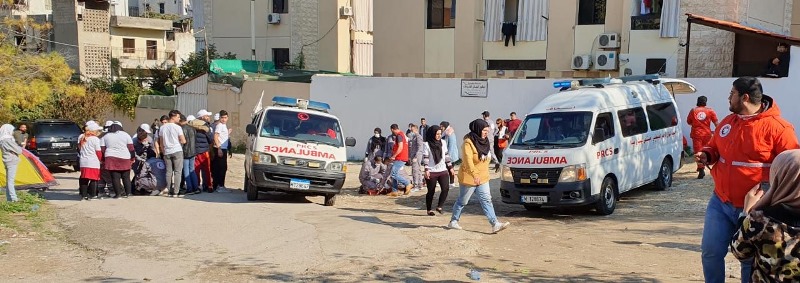 الهلال الأحمر الفلسطيني نفذ مناورة تدريبية ومحاكاة تمثيلية لحدث أمني في عين الحلوة