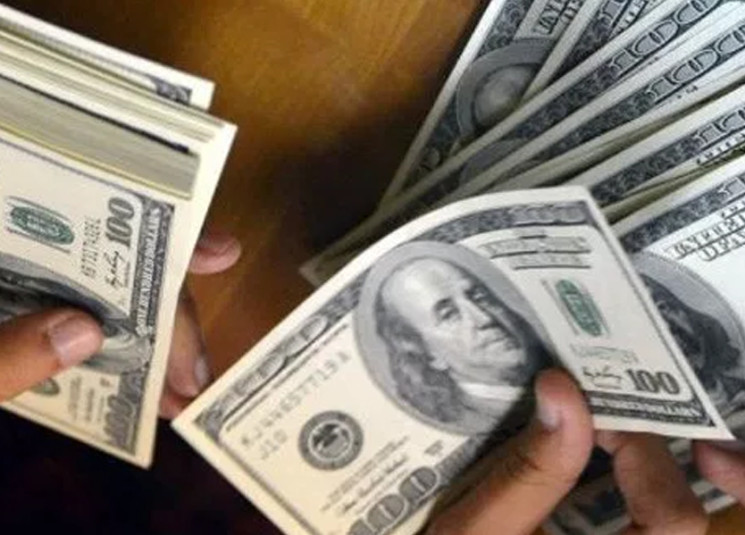 ارتفاع بسعر صرف الدولار لدى الصرافين.. فكم بلغ اليوم؟