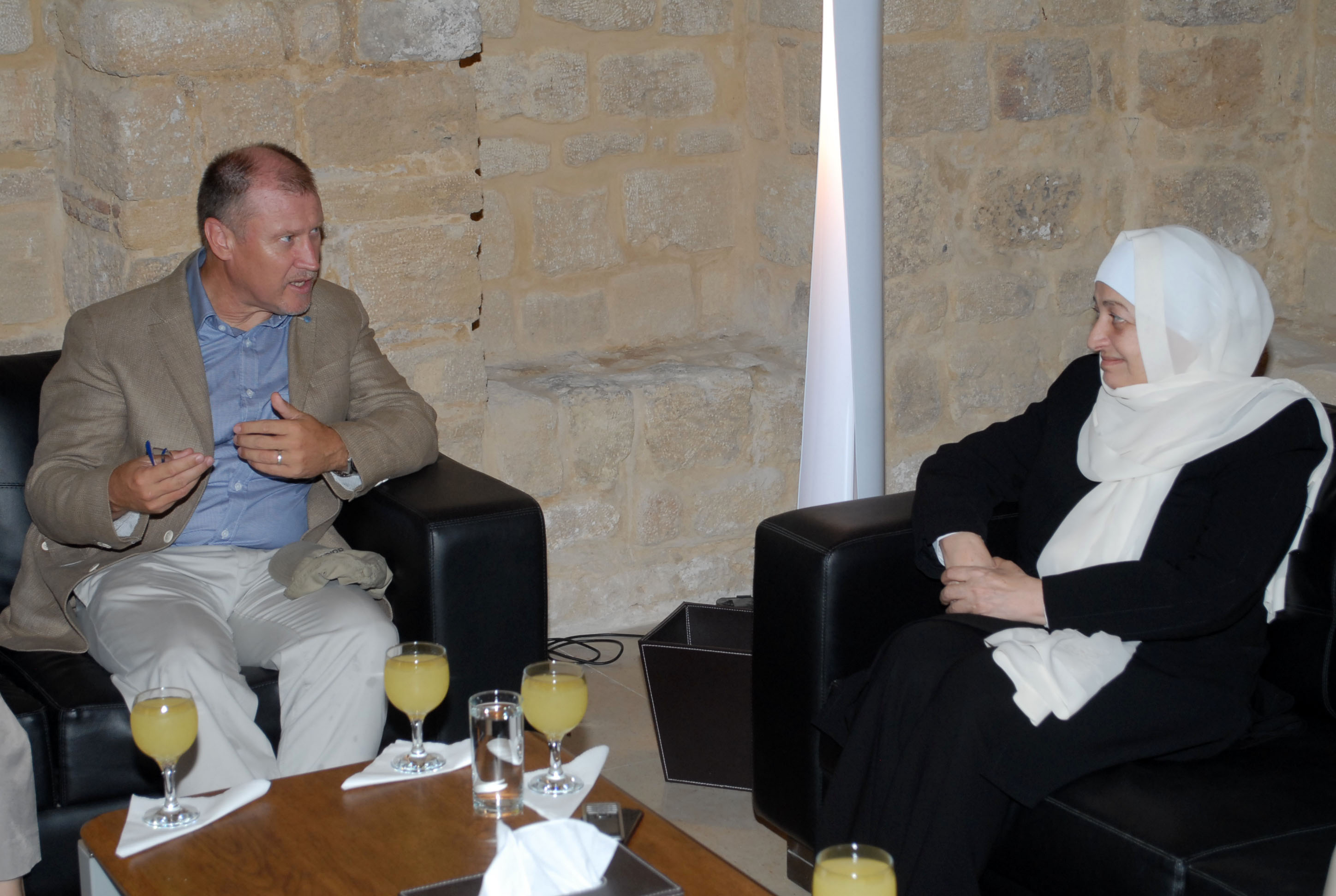 السفير الأوسترالي التقى الحريري وجال في مركز "علا" في صيدا القديمة