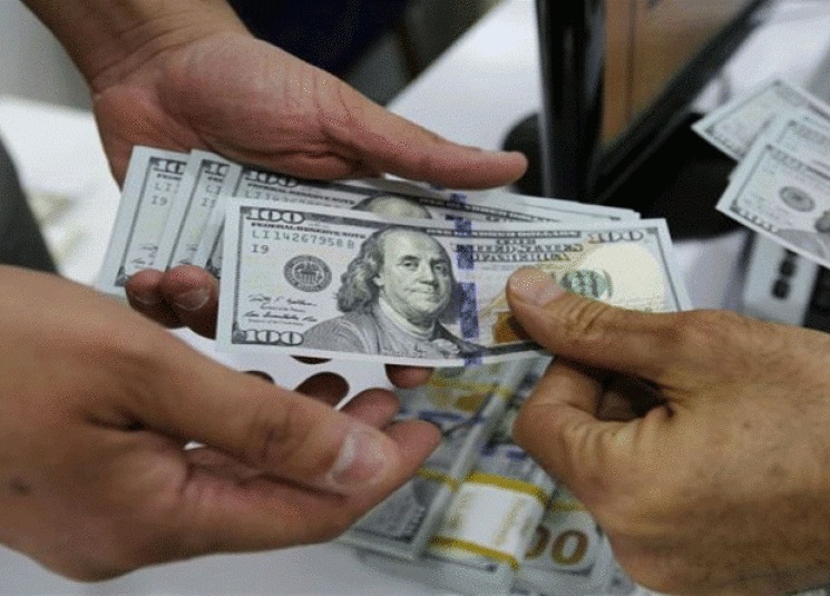 كم بلغ سعر صرف الدولار لدى الصرّافين اليوم؟