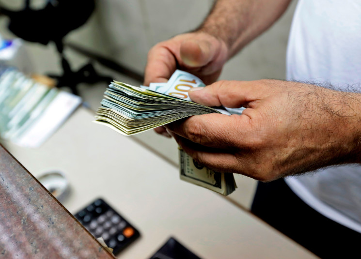 إليكم سعر صرف الدولار لدى الصرّافين اليوم