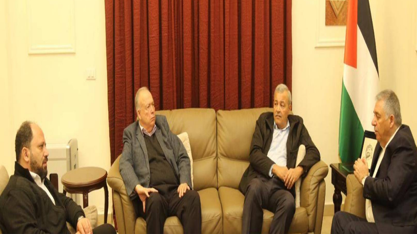 دبور يلتقي وفدًا من "الهلال الفلسطيني"