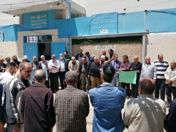احتجاج فلسطيني على تأخر مساعدات "الأونروا": اللجان الشعبية والقوى الفلسطينية تدين مماطلة (أونروا) بإغاثة شعبنا وتعتصم أمام مقـرها بعين الحلوة