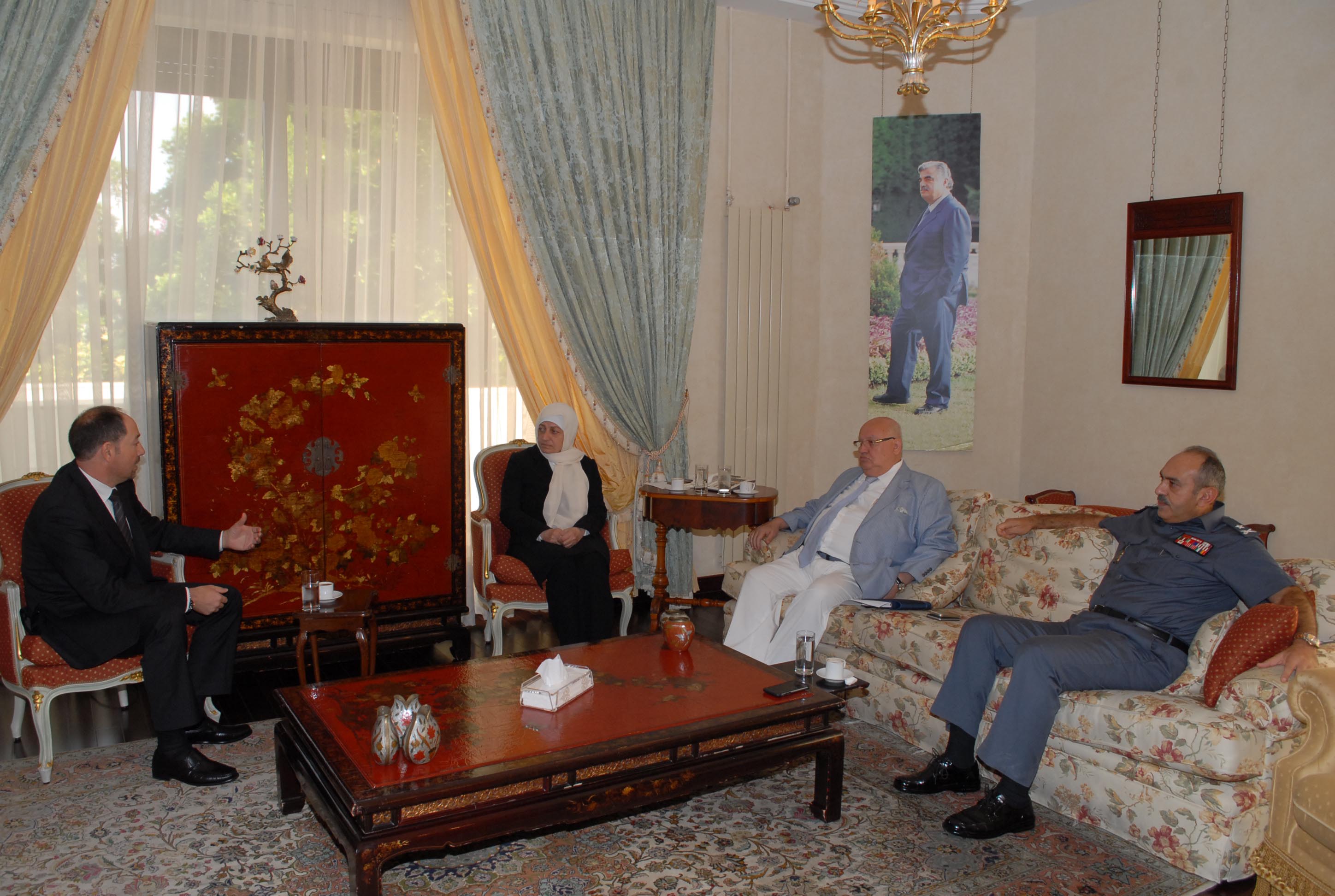 الحريري عرضت وزوارها للاوضاع وتاكيد على اهمية تحصين الاستقرار في صيدا