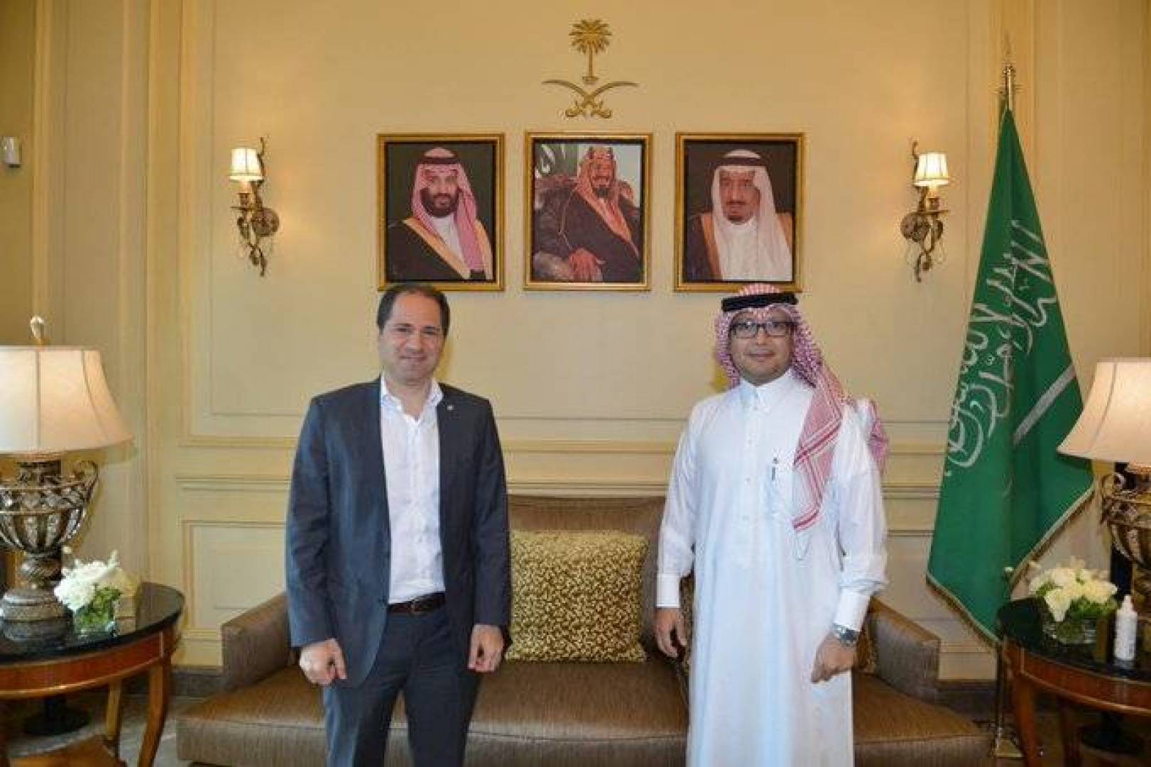 البخاري يعرض المستجدات مع سامي الجميل &rlm;