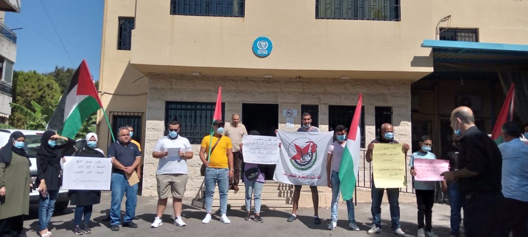 اعتصام امام الاونروا في صيدا للمطالبة بتأمين مستلزمات التعليم