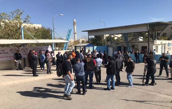 اتحادات موظفي "أونروا" تقرّر الدخول في اضراب مفتوح عن العمل