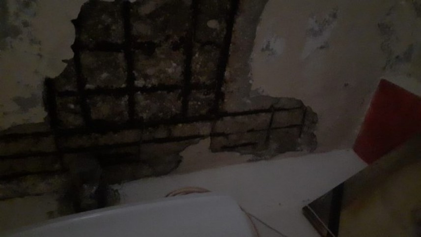 نجاة 3 نساء من سقوط أجزاء من سقف منزلهن في "عين الحلوة"