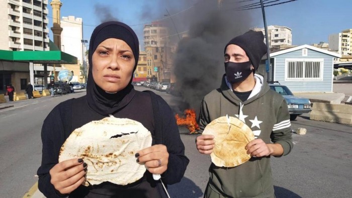 أحلام غنوم سقطت أحلامها بالعيش الكريم... ولم تستسلم .. أين أبناء صيدا لماذا لا يشاركون في الاحتجاج؟