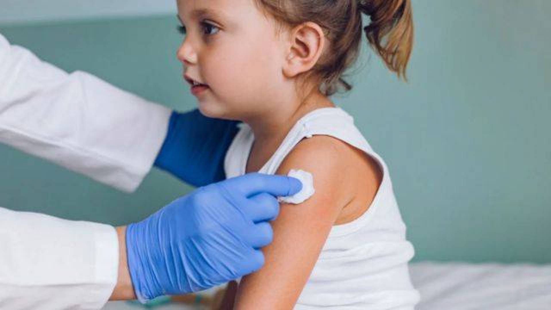 هذا مصير كورونا ومدى "أمان اللقاح" للأطفال