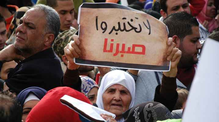 انخراط المرأة الفلسطينية في اللجان الشعبية في المخيمات: تطوير مشاركتها في المعترك السياسي