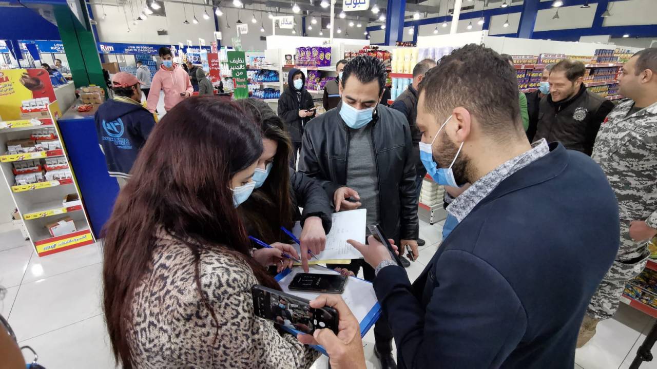 "الإقتصاد" تراقب الأسعار في صيدا والغازية.. تسطير محاضر وختم مؤسستين بالشمع الأحمر