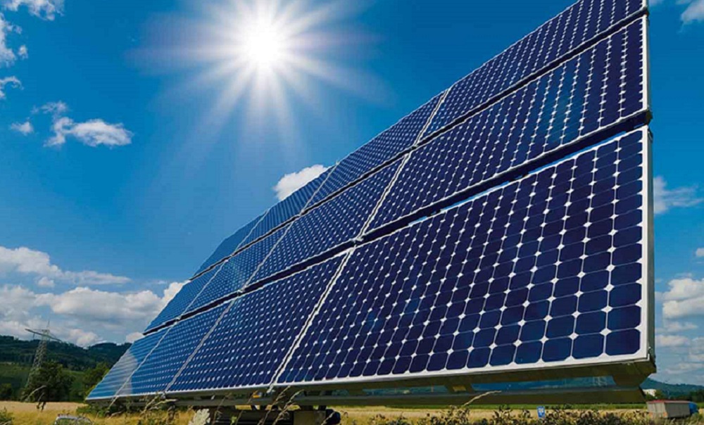 هل يفرض لبنان ضريبة على &ldquo;الشمس&rdquo;؟
