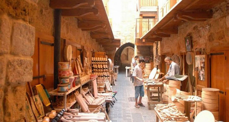 في صيدا .. سوق النجارين "زم" وبعد في إثنين بس