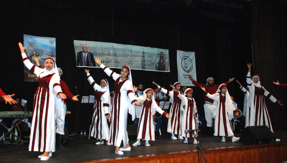 بالفيديو والصور : اتحاد الفنانين الفلسطينيين يحيي ذكرى استشهاد الرمز ياسر عرفات
