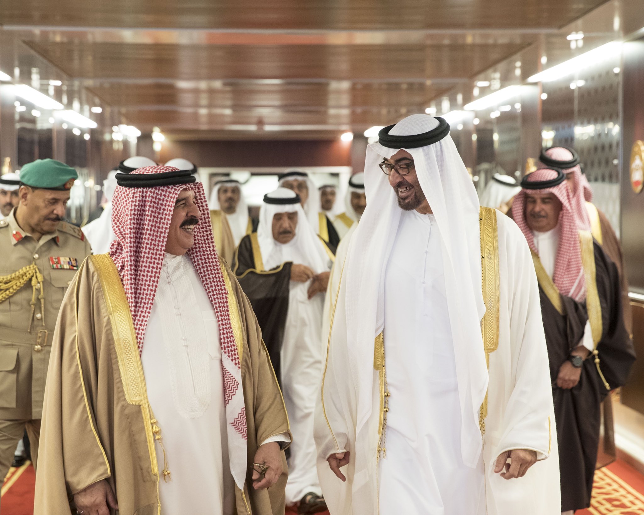 بالفيديو : رئيس الدولة يهنئ ملك البحرين وأهلها باليوم الوطني