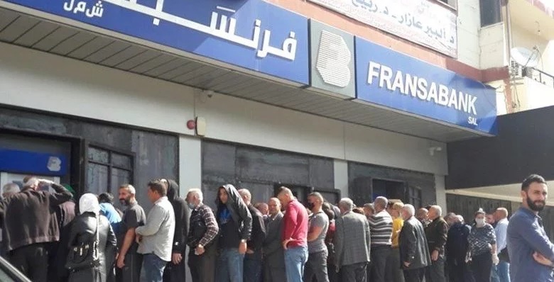 بشأن الرواتب.. هذا ما جرى داخل المصارف قبل يومين