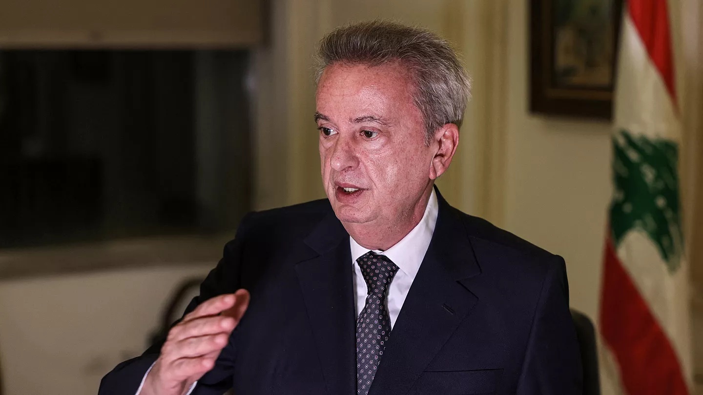 حجز جوازي سفره ومنعه من مغادرة لبنان.. سلامة يطلب عدم تسليمه لفرنسا وينفي الاتهامات ضده