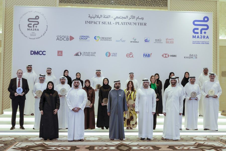 بالفيديو : محمد بن راشد يكرم 16 جهة رائدة في المسؤولية المجتمعية بوسام الأثر المجتمعي