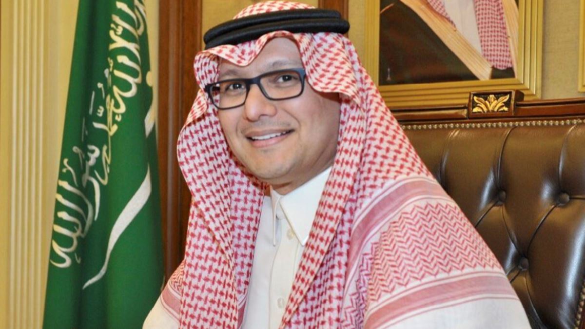 سفير ايران والسفراء العرب والمسلمون على طاولة السفير السعودي الخميس