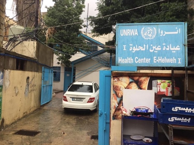 "الأونروا" تعلّق خدماتها في مخيم عين الحلوة جنوبي لبنان
