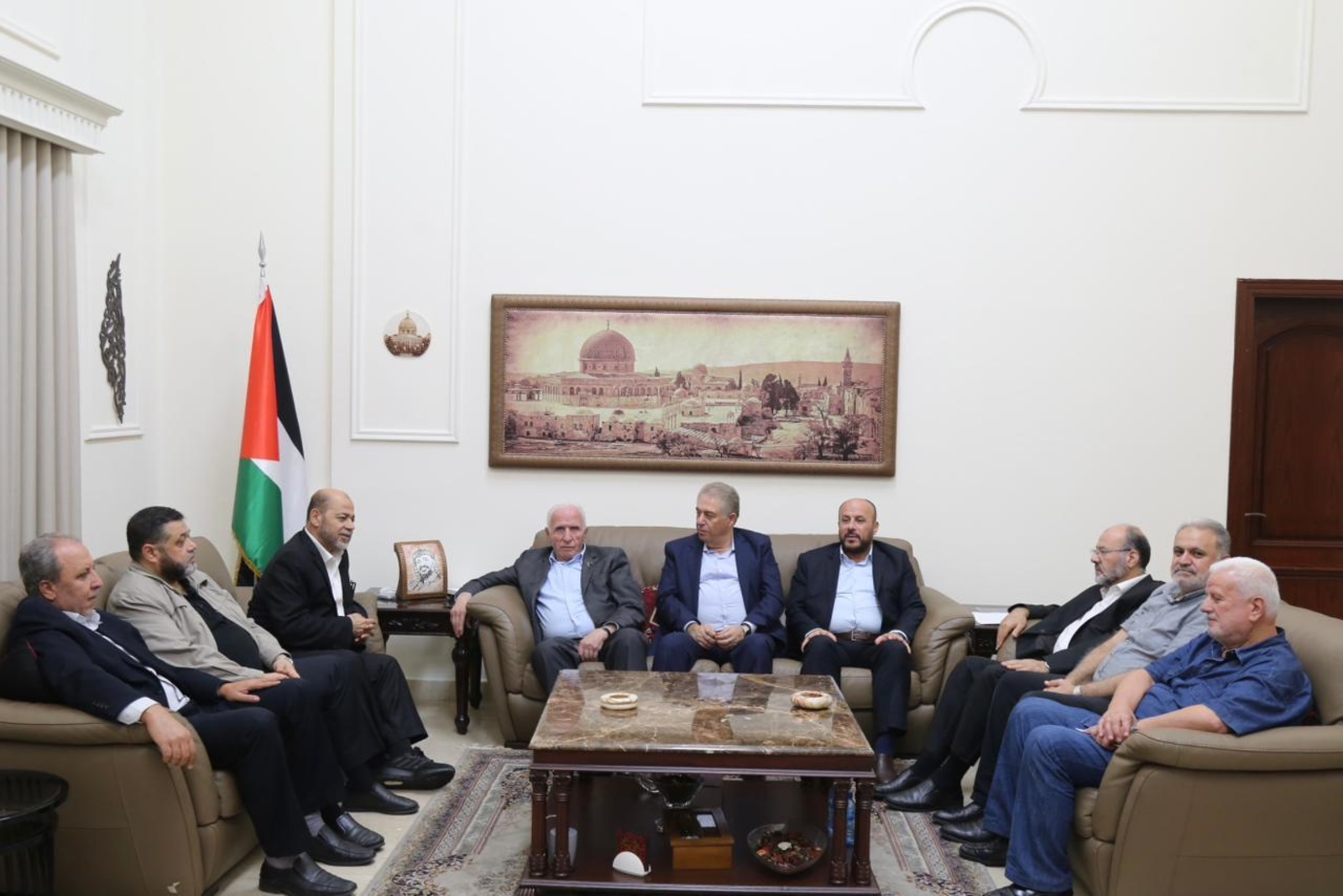 "فتح" و"حماس": اتفاق على الالتزام بتثبيت وقف إطلاق النار بعين الحلوة وتسليم المتهمين باغتيال العرموشي
