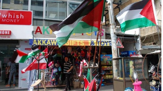 المخيمات الفلسطينية تغلي... ولا قرار بفتح جبهة الجنوب