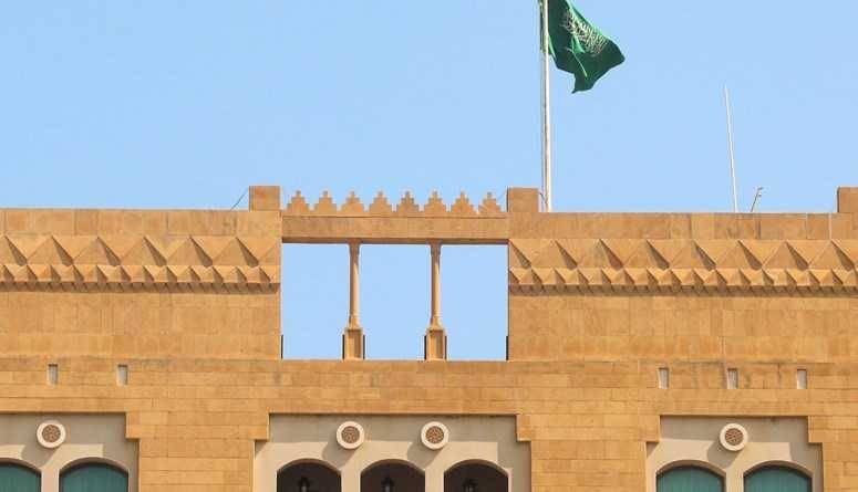 السعودية تجلي عوائل الموظفين الديبلوماسيين من لبنان