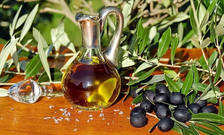 موسم الزيتون والزيت هذه السنة ربع العام الماضي .. كم بلغ سعر تنكة الزيت؟