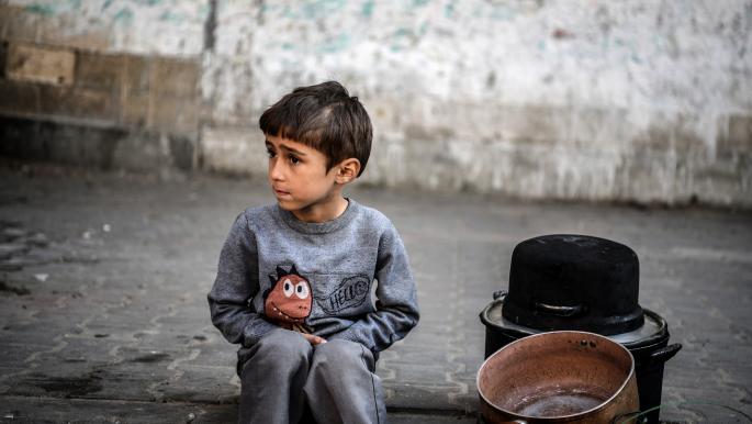 أطفال غزة يعيلون أسرهم... صغار في مهن شاقة بعد فقد الآباء خلال العدوان