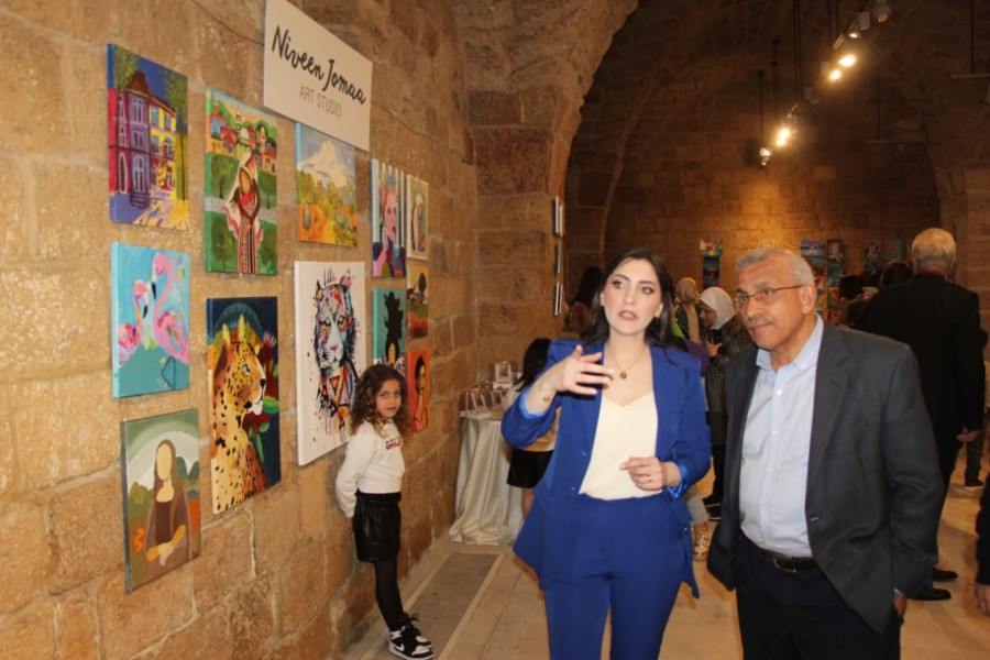 معرض الرسم السنوي لطلاب محترف الفنانة نيفين جمعة في خان الإفرنج ينبض بألوان إبداعاتهم ويحكي تاريخ الفن التشكيلي