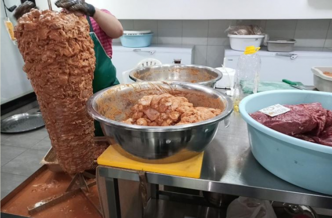 حملة جديدة لفرق مصلحة الاقتصاد جنوباً على المطاعم لمراقبة التزامهم معايير سلامة الأمن الغذائي
