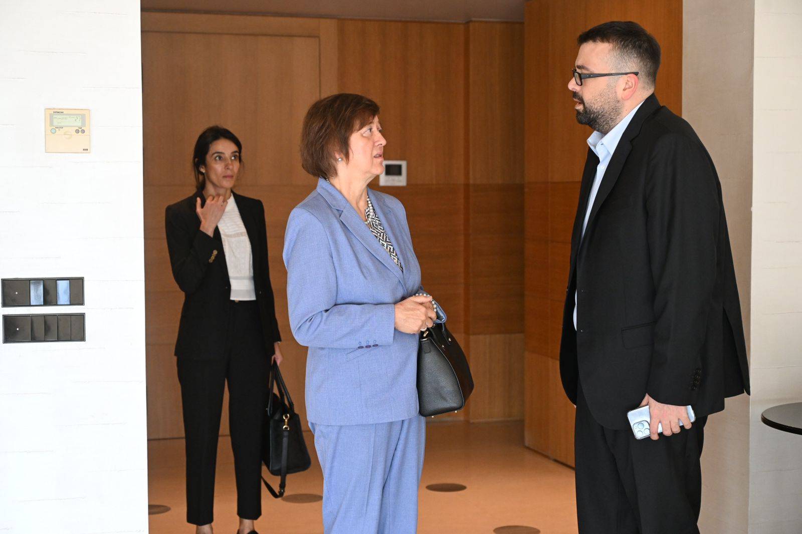 أحمد الحريري يستقبل فرونتسكا في زيارة وداعية