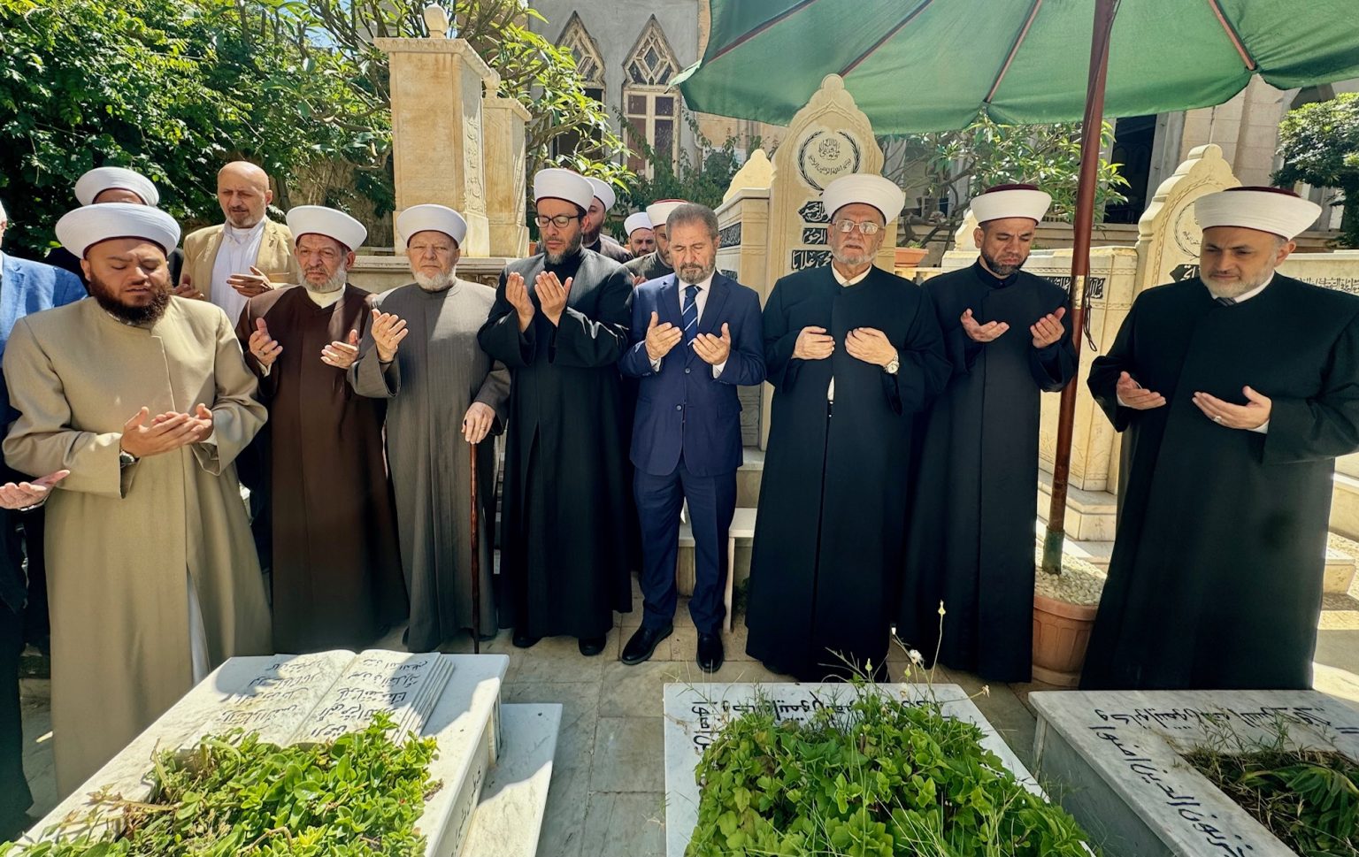 كلمة مفتي الجمهورية اللبنانية بذكرى استشهاد المفتي الشيخ حسن خالد، وزيارة سماحة أمين الفتوى لضريح الشهيد على رأس وفد من العلماء ممثلا سماحة المفتي