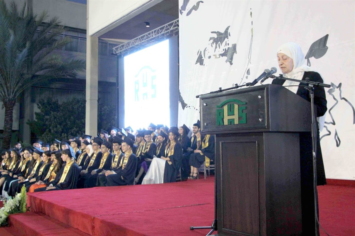 ثانوية رفيق الحريري خرّجت الدفعة الـ35 من طلابها .. بهية الحريري : العدالة التربوية أساس الإستقرار الوطني