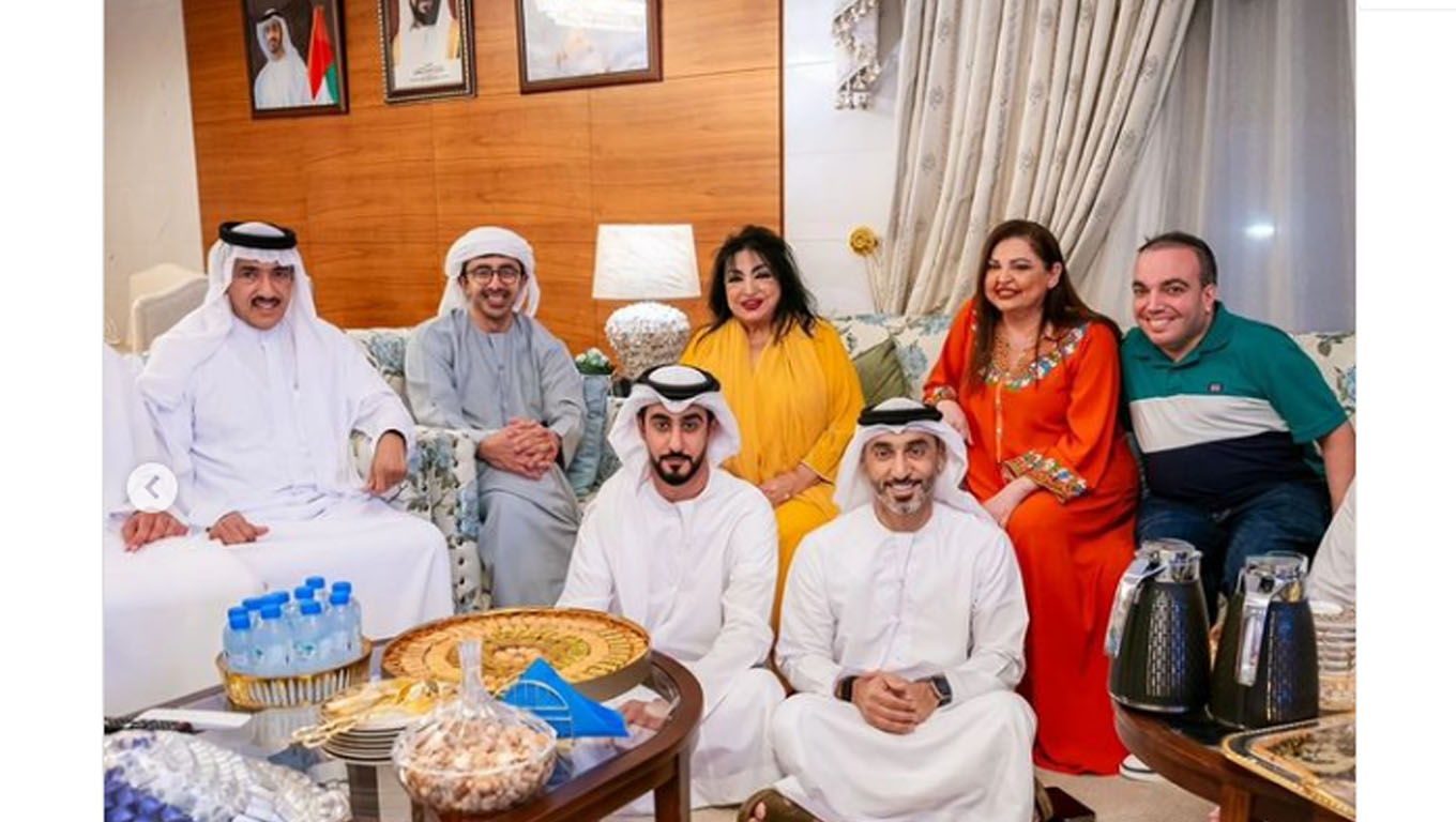 بالفيديو ... وزير الخارجية الإماراتيّة يزور سميرة توفيق