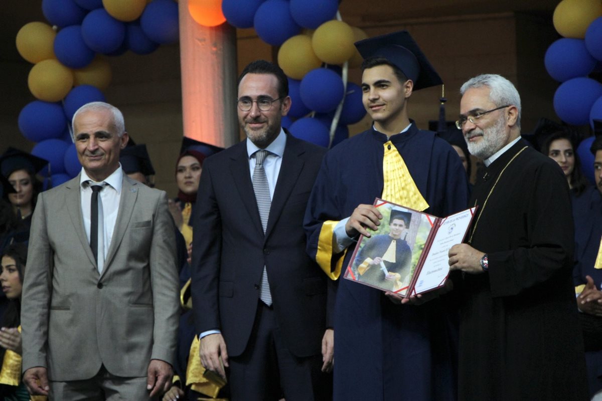 "معهد دار العناية المهني " يحلّ بالمراتب الأولى والسادسة والسابعة على صعيد لبنان في الـ "الكتروتكنيك" بالبكالوريا الفنية