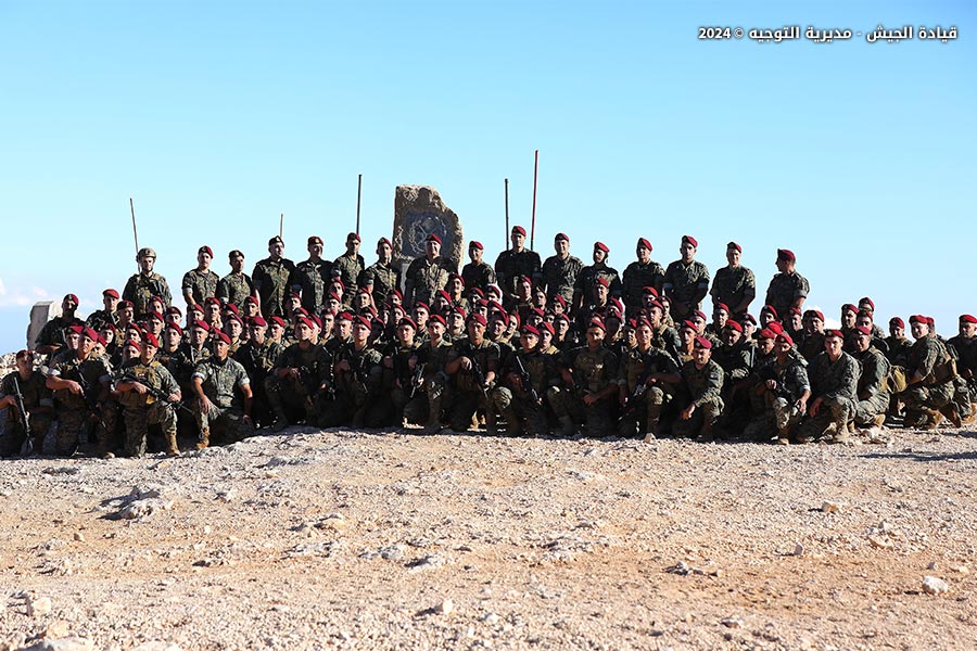 بالفيديو : قائد الجيش يتفقد عناصر فوج المغاوير المتمركزين في منطقة التدريب العسكرية في القرنة السوداء