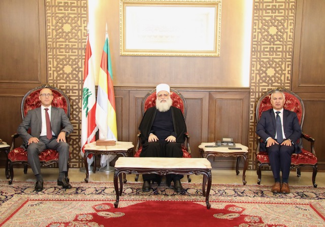 سماحة شيخ العقل عقد اجتماعات عمل مع لجان المجلس المذهبي ودان مجزرة خان يونس للنازحين الفلسطينيين